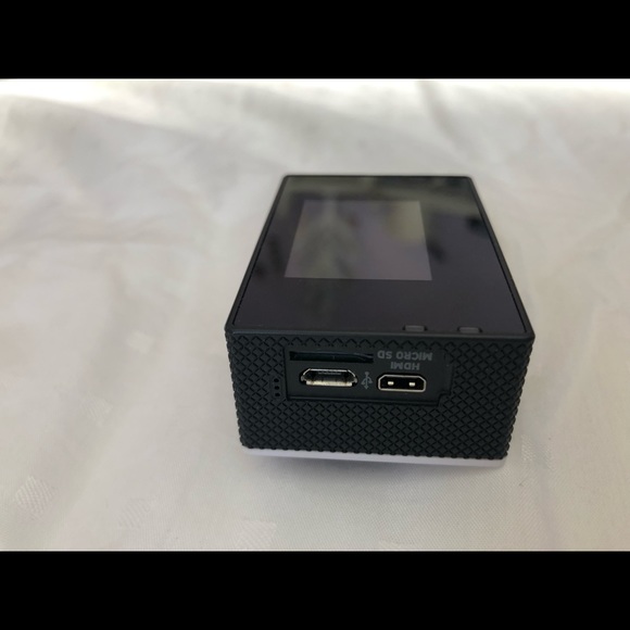 Action Camera with Waterproof Case - Picture 3 of 4